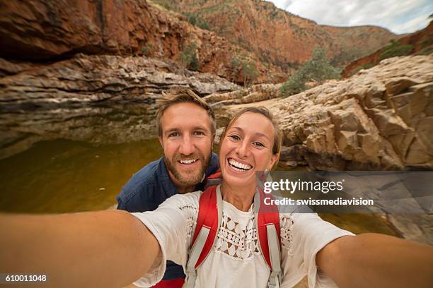 young couple hiking take a selfie portrait - bush live stockfoto's en -beelden