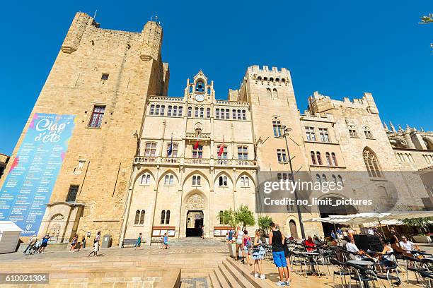 ayuntamiento de narbona - narbona fotografías e imágenes de stock