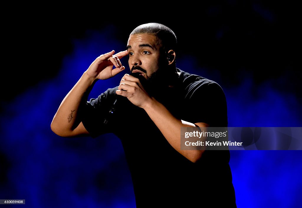 2016 iHeartRadio Music Festival - Night 1 - Show