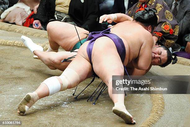 Tochiozan throws Okinoumi to win during day twelve of the Grand Sumo Autumn Tournament at Ryogoku Kokugikan on September 22, 2016 in Tokyo, Japan.