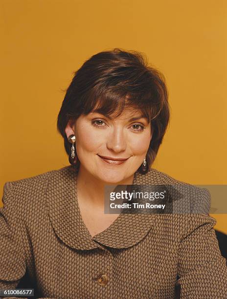 British television presenter Lorraine Kelly, circa 2000.