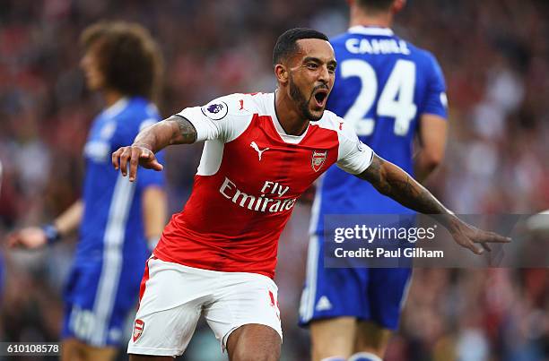 Arsenal O2 Walcott 22,165 Walcott Photos & High Res Pictures - Getty Images
