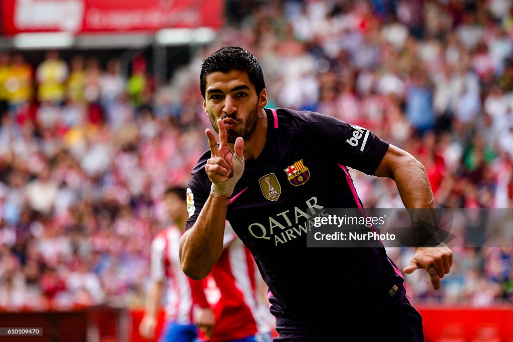 Real Sporting de Gijon v FC Barcelona - La Liga