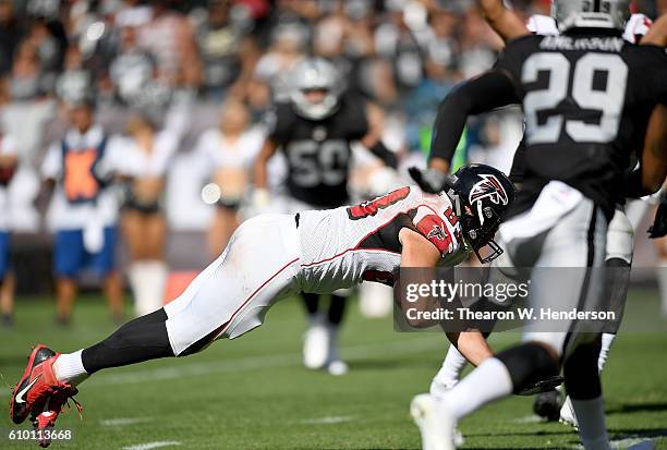 Jacob Tamme of the Atlanta Falcons makes a 14-yard catch for a touchdown against the Oakland Raiders during their NFL game at Oakland-Alameda County...