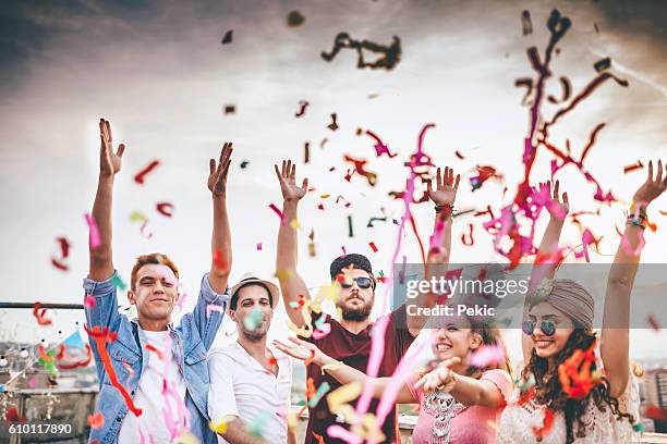 confetti party people - terraced field stockfoto's en -beelden