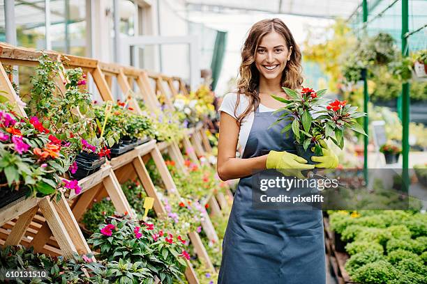 smiling young gardener - flower woman stockfoto's en -beelden