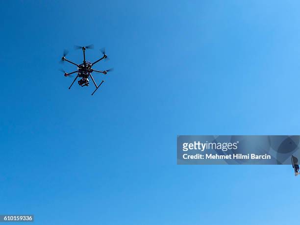 octocopter - ferngesteuert stock pictures, royalty-free photos & images