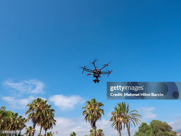 octocopter - ferngesteuert stock pictures, royalty-free photos & images