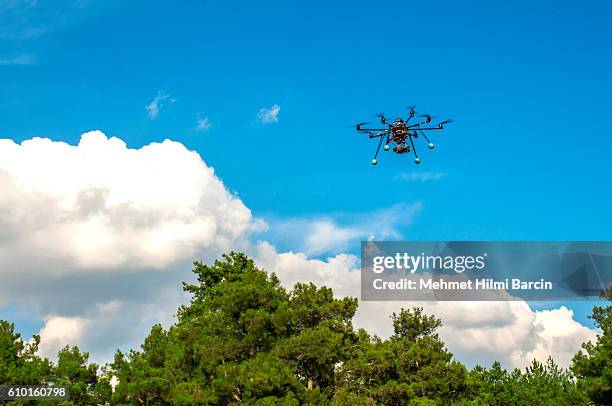 octocopter - ferngesteuert stock pictures, royalty-free photos & images