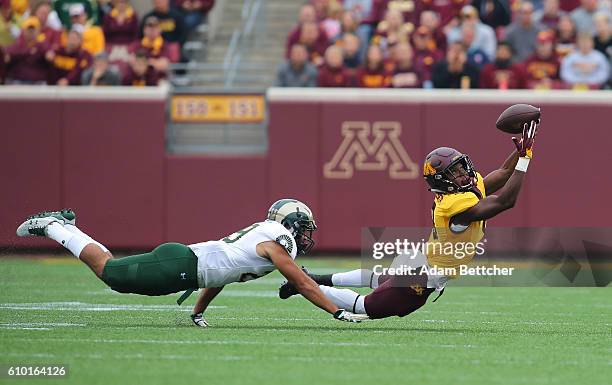 Eric Carter of the Minnesota Golden Gophers catches a pass in the first quarter while Justin Sweet of the Colorado State Rams attempts the tackle at...