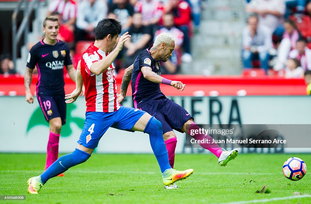 Real Sporting de Gijon v FC Barcelona - La Liga