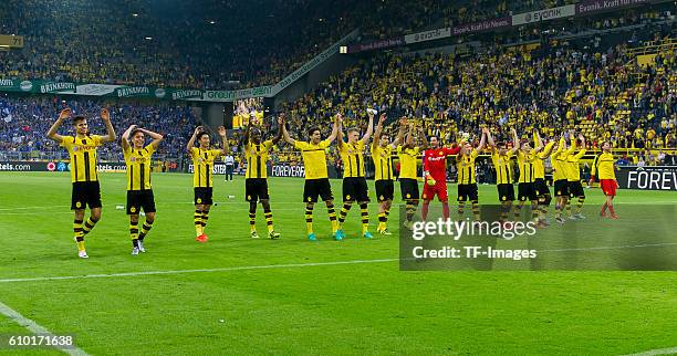 Dortmund, Germany , 1.Bundesliga 3. Spieltag, BV Borussia Dortmund - SV Darmstadt 98, 6:0, die spieler vom BVB feiern den 6:0 sieg, Jubel, LaOla