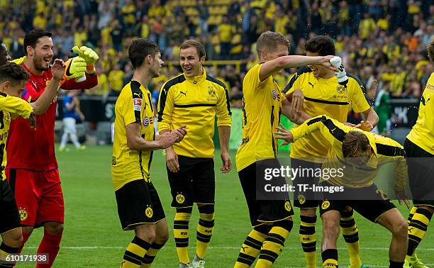 Dortmund, Germany , 1.Bundesliga 3. Spieltag, BV Borussia Dortmund - SV Darmstadt 98, 6:0, die spieler vom BVB feiern den 6:0 sieg, Jubel