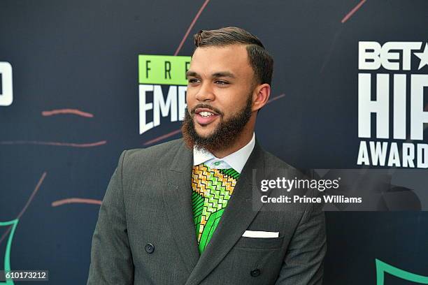 Jidenna attends the BET Hip Hop Awards 2016 Green Carpet at Cobb Energy Performing Arts Center on September 17, 2016 in Atlanta, Georgia