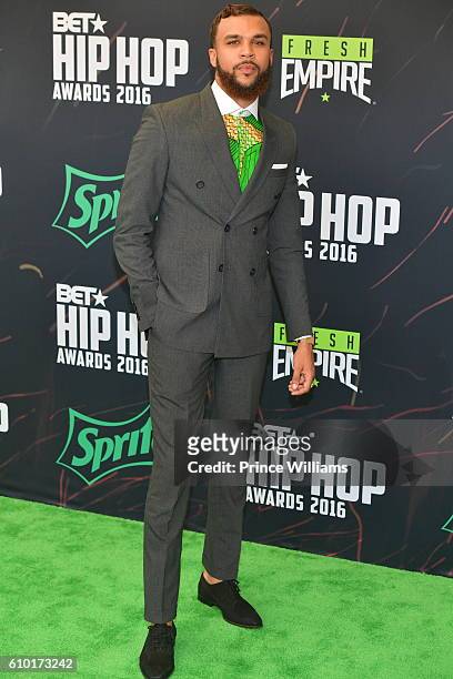 Jidenna attends the BET Hip Hop Awards 2016 Green Carpet at Cobb Energy Performing Arts Center on September 17, 2016 in Atlanta, Georgia