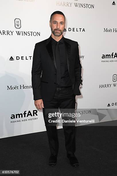 Walks the red carpet of amfAR Milano 2016 at La Permanente on September 24, 2016 in Milan, Italy.