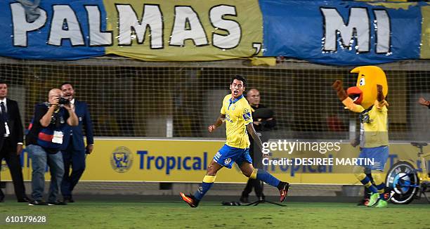 Las Palmas' Argentinian forward Sergio Araujo celebrates a goal during the Spanish league football match UD Las Palmas vs Real Madrid CF at the Gran...