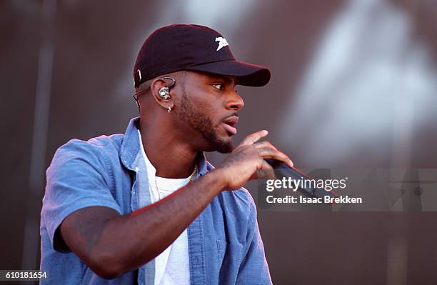 Bryson Tiller Rapper Bryson Tiller Photos and Premium High Res Pictures - Getty Images