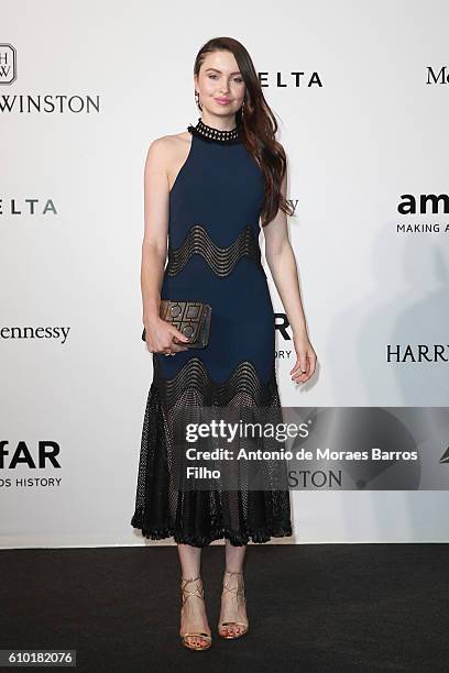 Emma Miller walks the red carpet of amfAR Milano 2016 at La Permanente on September 24, 2016 in Milan, Italy.