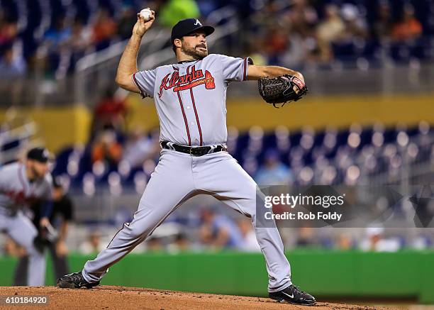 Josh Collmenter of the Atlanta Braves pitches during the game against the Miami Marlins at Marlins Park on September 22, 2016 in Miami, Florida.