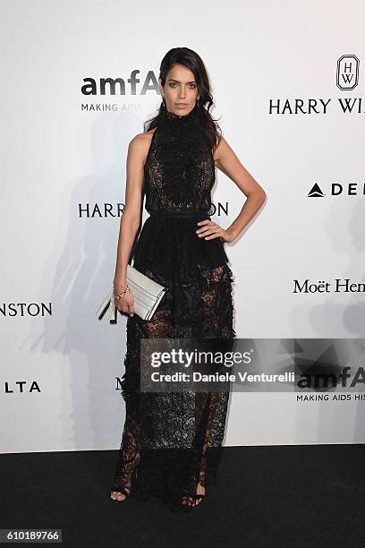 Amanda Wellsh walks the red carpet of amfAR Milano 2016 at La Permanente on September 24, 2016 in Milan, Italy.