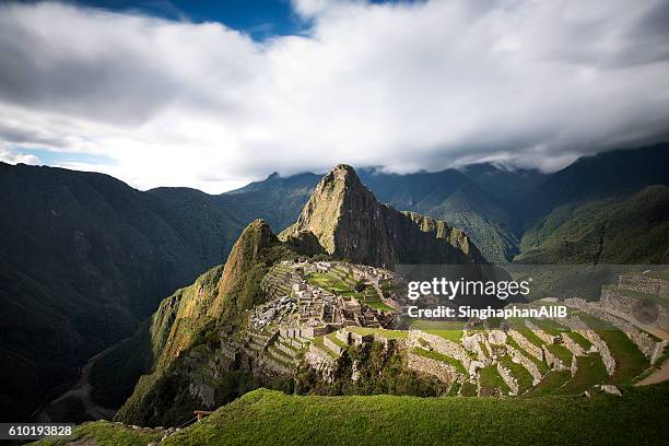 machu picchu - peru mountains stock-fotos und bilder