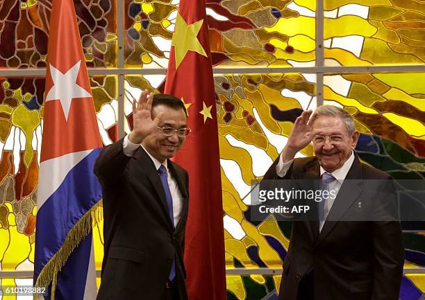 Chinese Premier Li Keqiang is received by Cuban President Raul Castro at the Palace of the Revolution in Havana, on September 24, 2016. / AFP / POOL/...