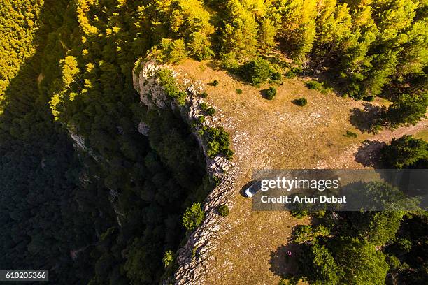 overhead view of a suv car place on the top of mountain with beautiful view of the catalan pyrenees on sunset light during a road trip to discover the hidden places of the region. - car top view stock pictures, royalty-free photos & images