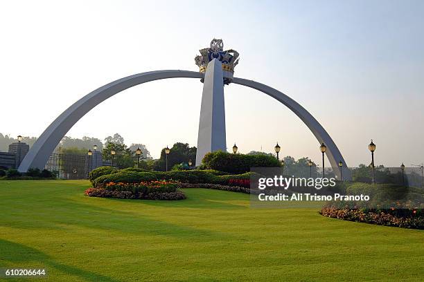 the giant crown of sultan johor , johor bahru, malaysia. - johor bahru stock pictures, royalty-free photos & images