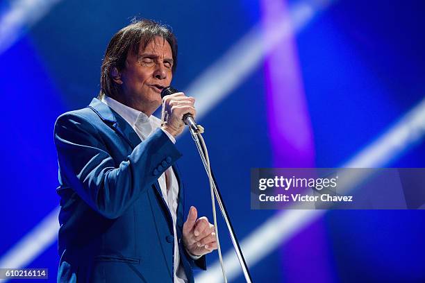 Brazilian singer-songwriter Roberto Carlos performs onstage at Arena Ciudad de Mexico on September 24, 2016 in Mexico City, Mexico.