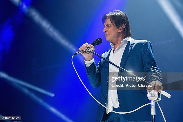 Brazilian singer-songwriter Roberto Carlos performs onstage at Arena Ciudad de Mexico on September 24, 2016 in Mexico City, Mexico.