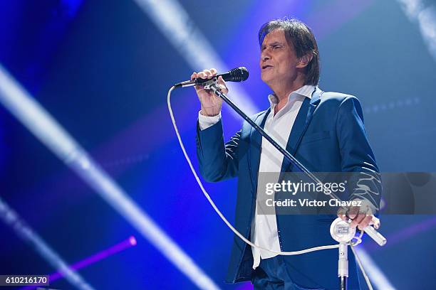 Brazilian singer-songwriter Roberto Carlos performs onstage at Arena Ciudad de Mexico on September 24, 2016 in Mexico City, Mexico.