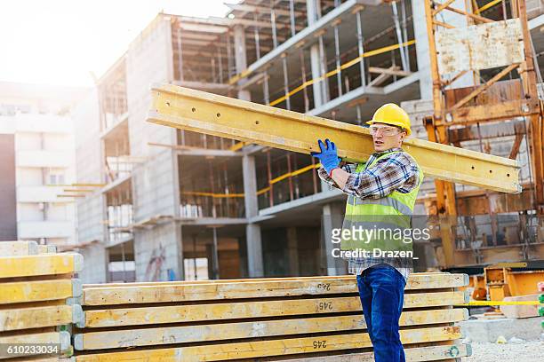 long plank support for concrete and armature - strong foundations stock pictures, royalty-free photos & images