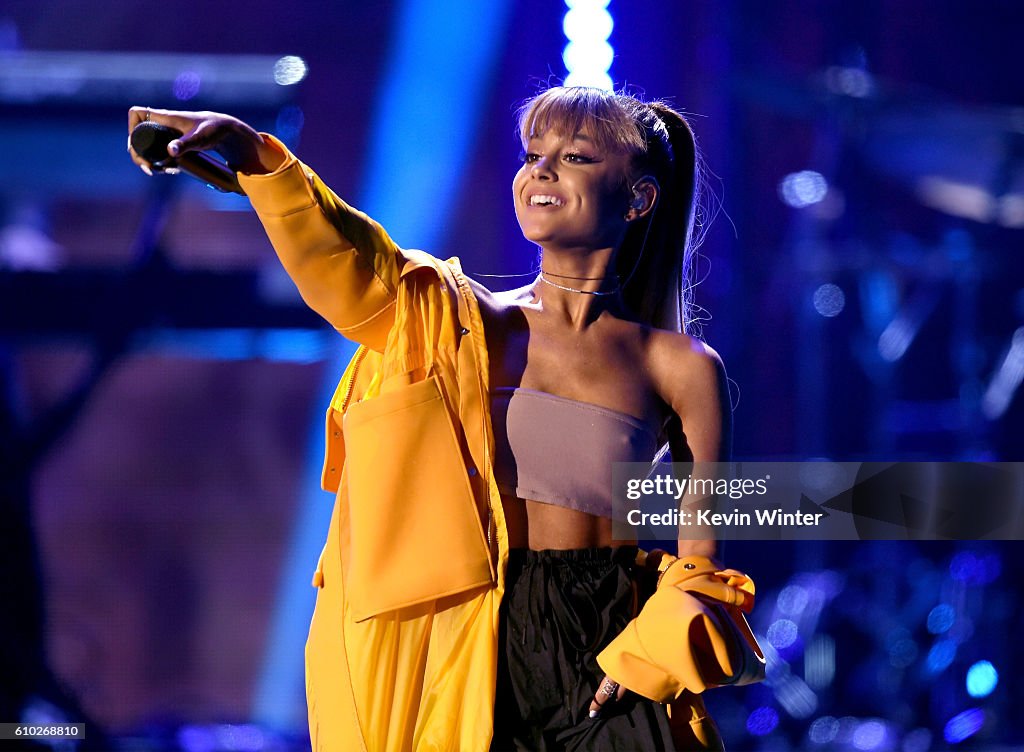 2016 iHeartRadio Music Festival - Night 2 - Show