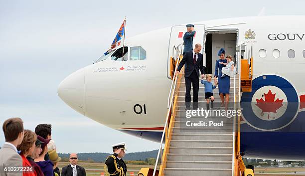 The Prime Minister of Canada Justin Trudeau and his wife Sophie watch as Prince William, Duke of Cambridge, Catherine, Duchess of Cambridge, Prince...