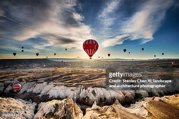 flying over cappadocia - cappadocia hot air balloon stock-fotos und bilder