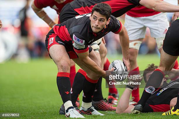 Sam Hidalgo-Clyne of Edinburgh with the ball during the Guinness PRO12 Round 4 rugby match between Munster Rugby and Edinburgh Rugby at Thomond Park...