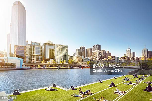 melbourne city - australia people stockfoto's en -beelden