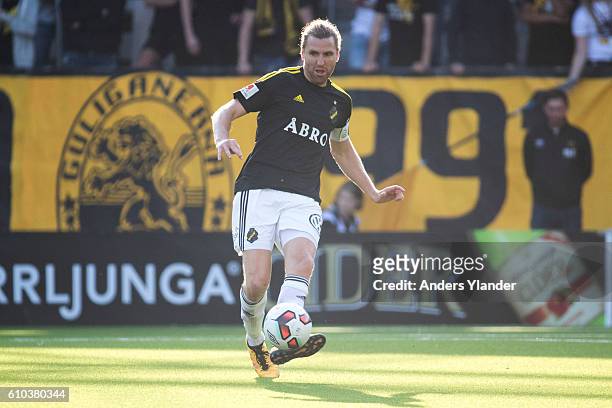 Nils-Eric Johansson of AIK controls the ball during the Allsvenskan match between IF Elfsborg and AIK at Boras Arena on September 25, 2016 in Boras,...