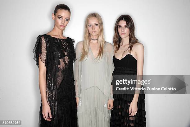 Michi Delane and guests pose for a portrait during amfAR Milano 2016 at La Permanente on September 24, 2016 in Milan, Italy.