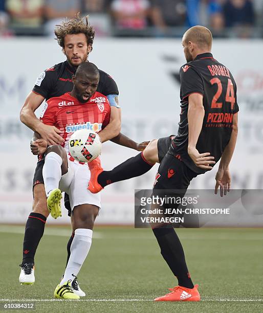 Nancy's French forward Anthony Koura vies with Nice's French defender Paul Baysse and Nice's French midfielder Mathieu Bodmer during the French L1...
