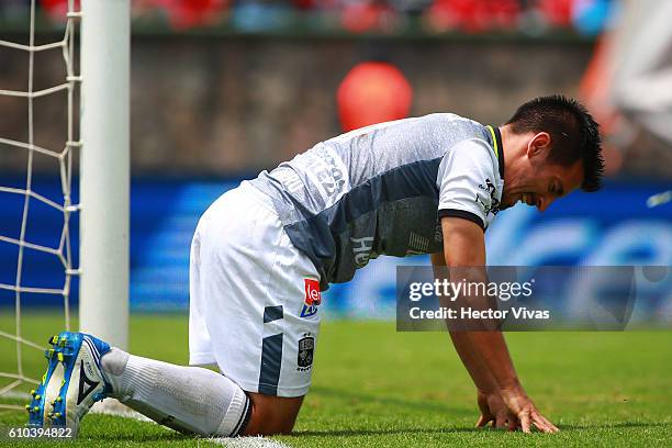 Fernando Navarro of Leon reacts during the 11th round match between Toluca and Leon as part of the Torneo Apertura 2016 Liga MX at Universitario...