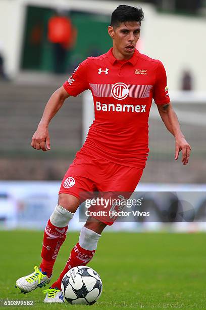 Pablo Barrientos of Toluca drives the ball during the 11th round match between Toluca and Leon as part of the Torneo Apertura 2016 Liga MX at...