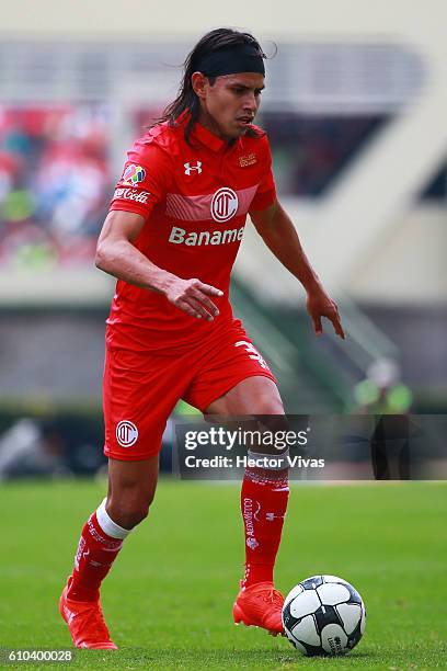 Gerardo Flores of Toluca during the 11th round match between Toluca and Leon as part of the Torneo Apertura 2016 Liga MX at Universitario Alberto...