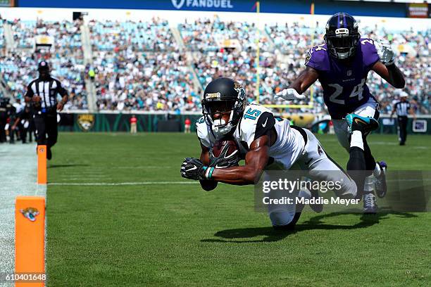 Allen Robinson of the Jacksonville Jaguars catches a touchdown pass in front of Kyle Arrington of the Baltimore Ravens at EverBank Field on September...