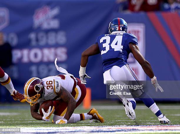 Su'a Cravens of the Washington Redskins intercepts a pass intended for Shane Vereen of the New York Giants in the final minutes of the game at...