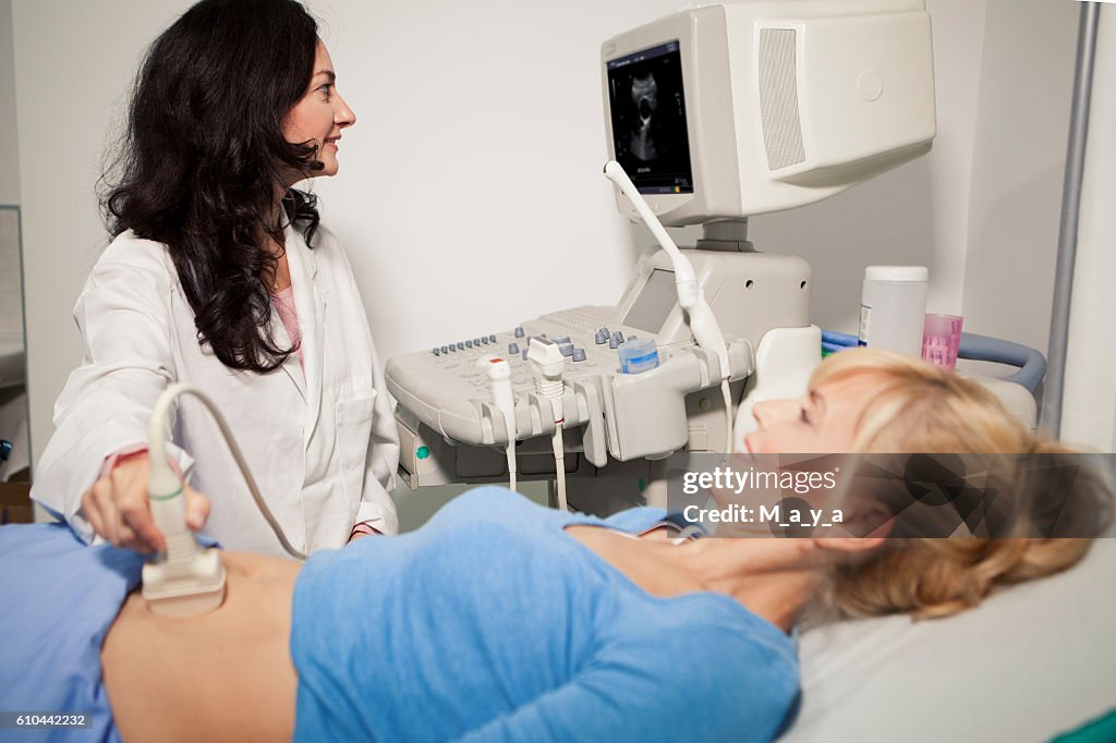 Abdomen ultrasound exam