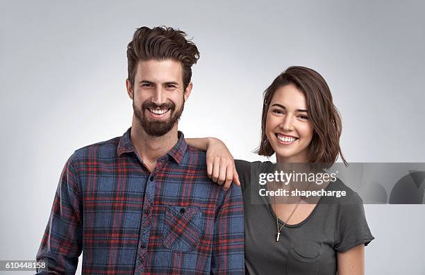 soy la luckiest hombre de vida - couple portrait fotografías e imágenes de stock