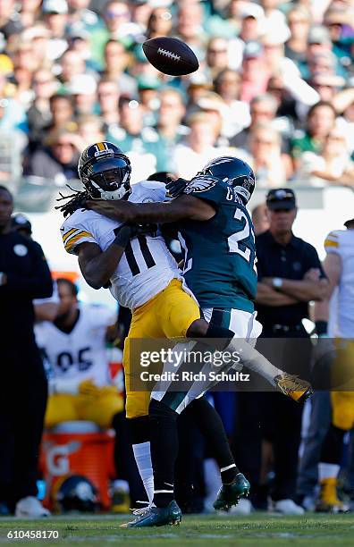 Nolan Carroll of the Philadelphia Eagles breaks up a pass to Markus Wheaton of the Pittsburgh Steelers in the first quarter at Lincoln Financial...