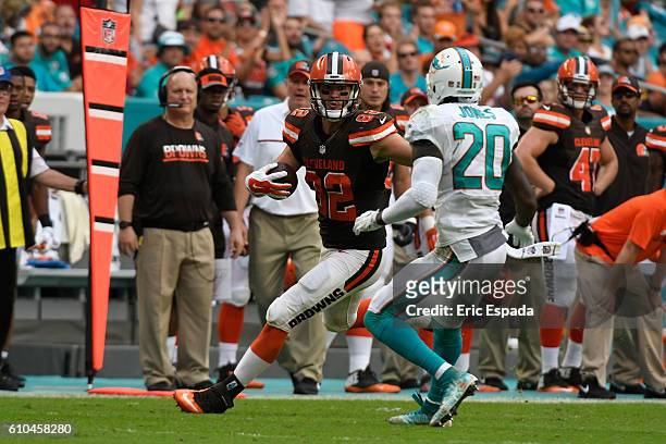Gary Barnidge of the Cleveland Browns runs after making a reception during the 3rd quarter against the Miami Dolphins on September 25, 2016 in Miami...